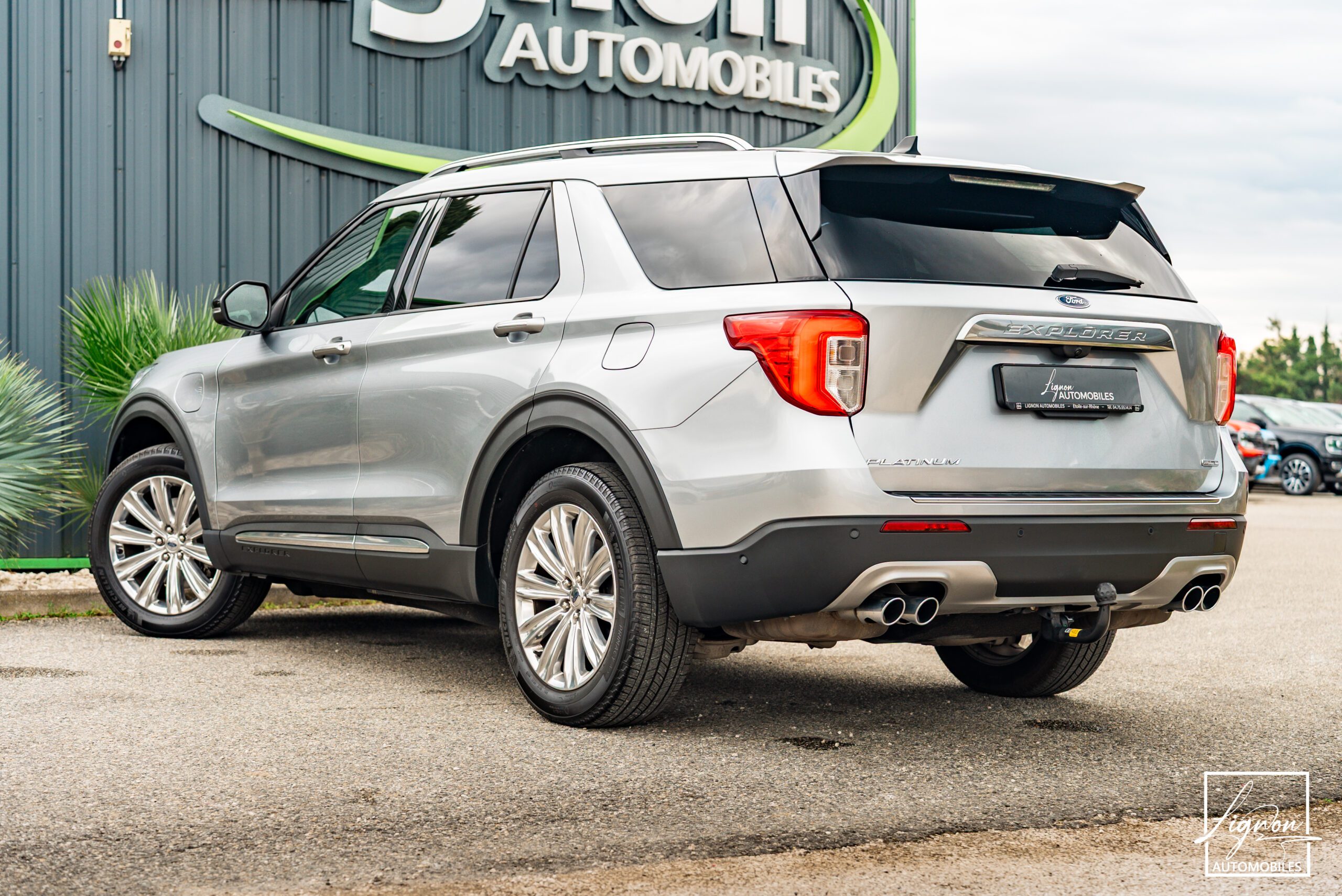 Photo FORD EXPLORER 3.0 ECOBOOST 457 ch Parallel PHEV Platinium i-AWD BVA10 - Attelage