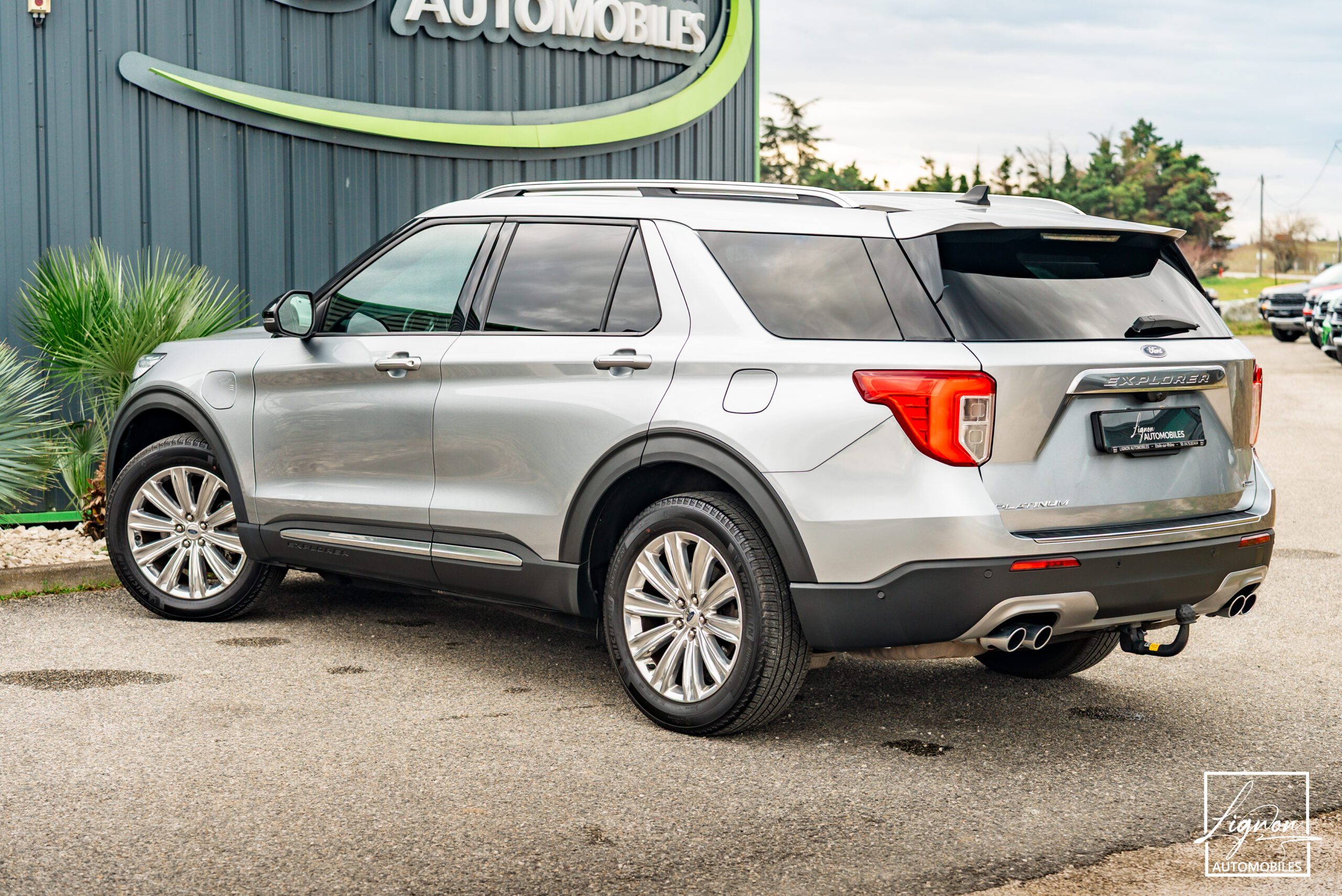 Photo FORD EXPLORER 3.0 ECOBOOST 457 ch Parallel PHEV Platinium i-AWD BVA10 - Attelage