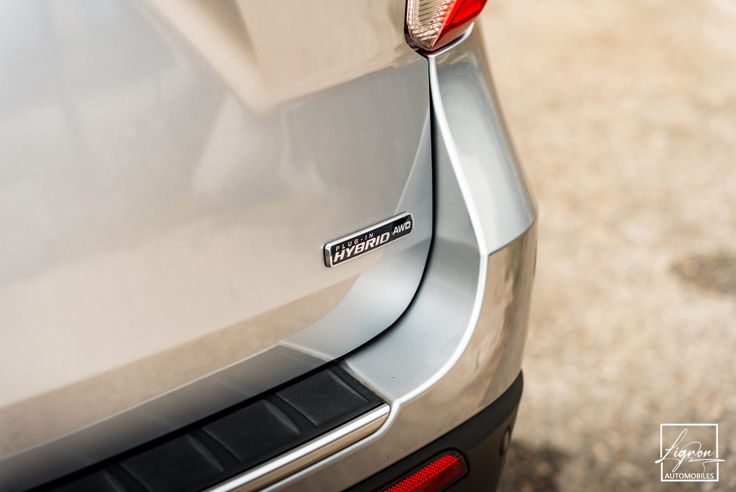 Photo FORD EXPLORER 3.0 ECOBOOST 457 ch Parallel PHEV Platinium i-AWD BVA10 - Attelage