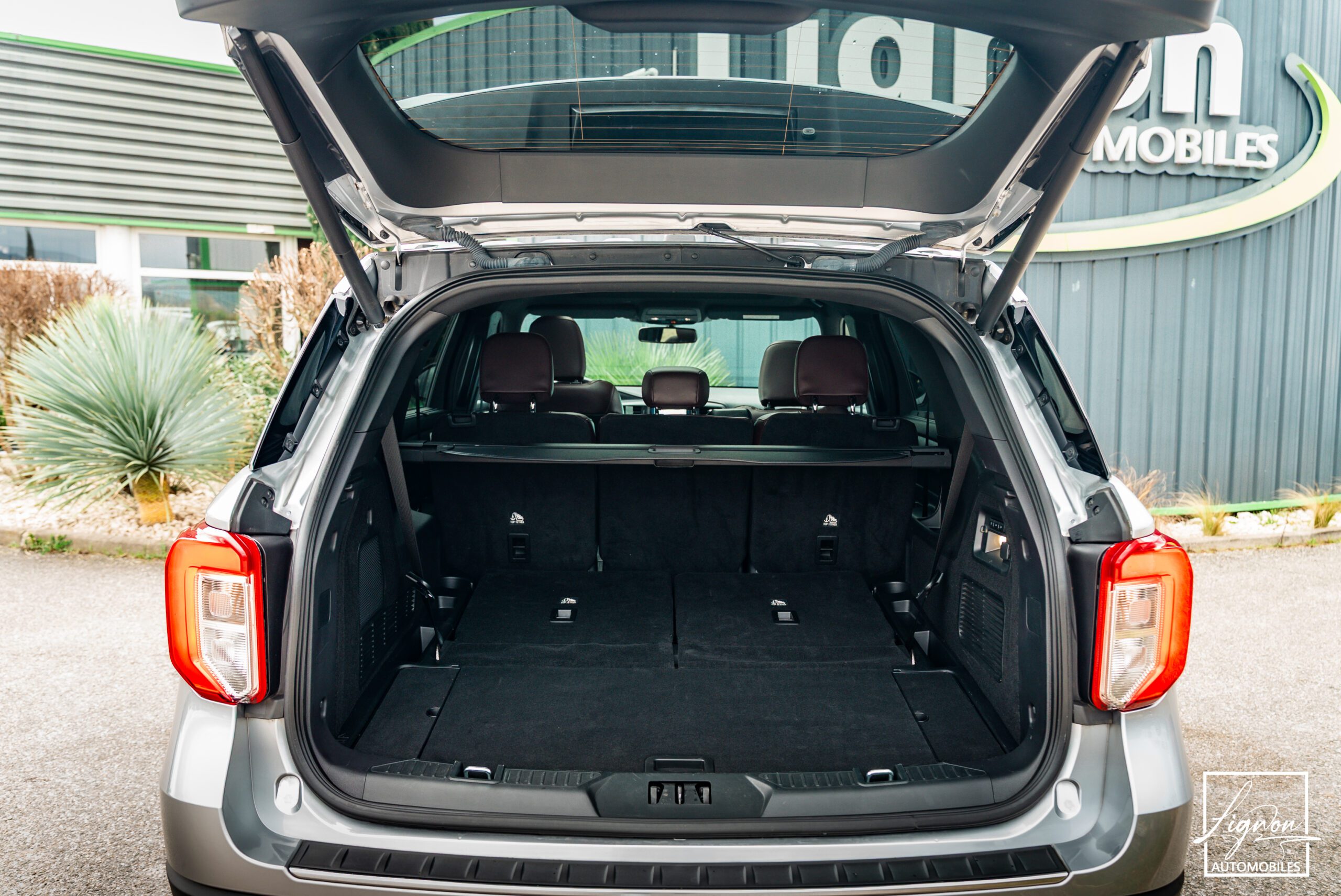Photo FORD EXPLORER 3.0 ECOBOOST 457 ch Parallel PHEV Platinium i-AWD BVA10 - Attelage
