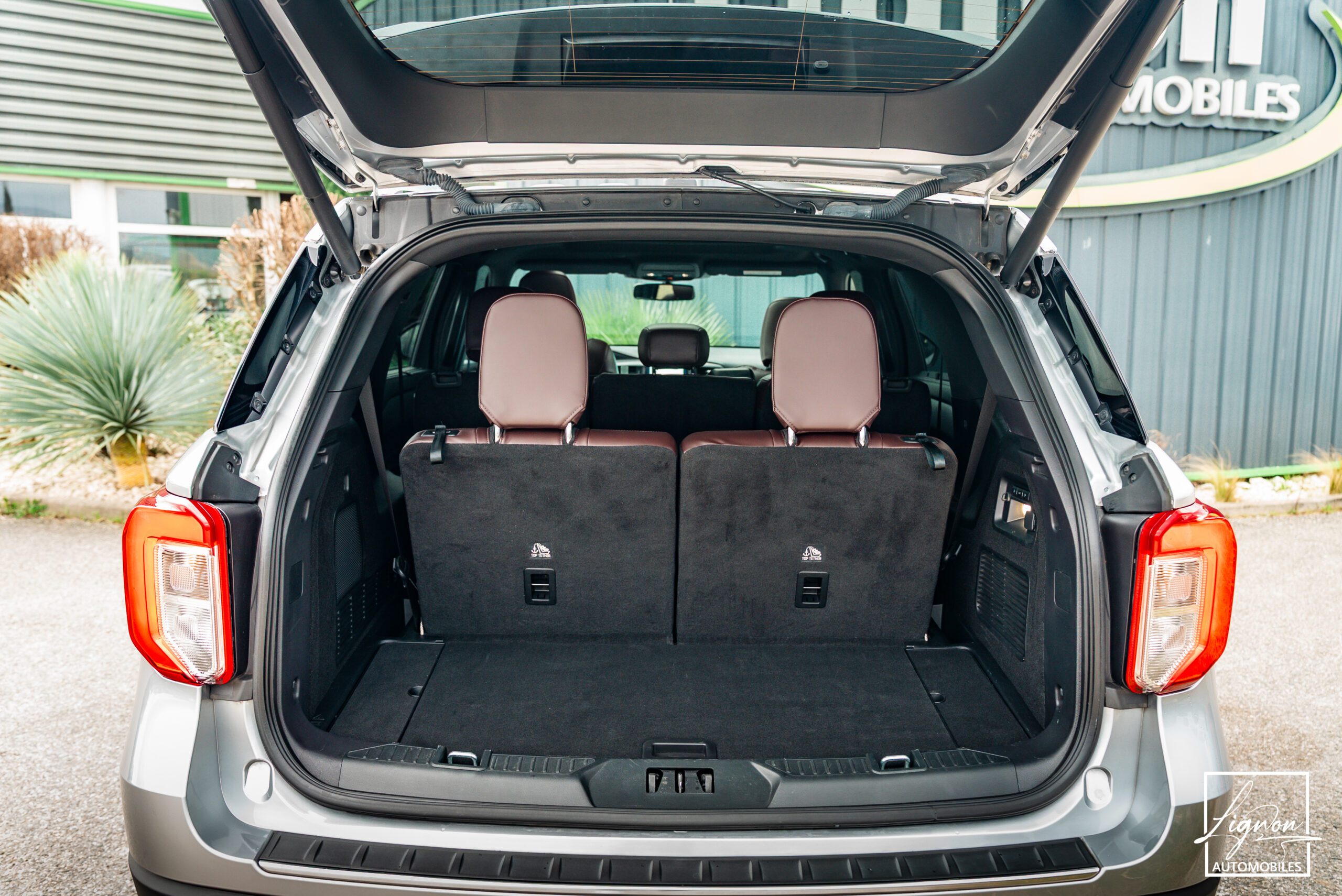 Photo FORD EXPLORER 3.0 ECOBOOST 457 ch Parallel PHEV Platinium i-AWD BVA10 - Attelage