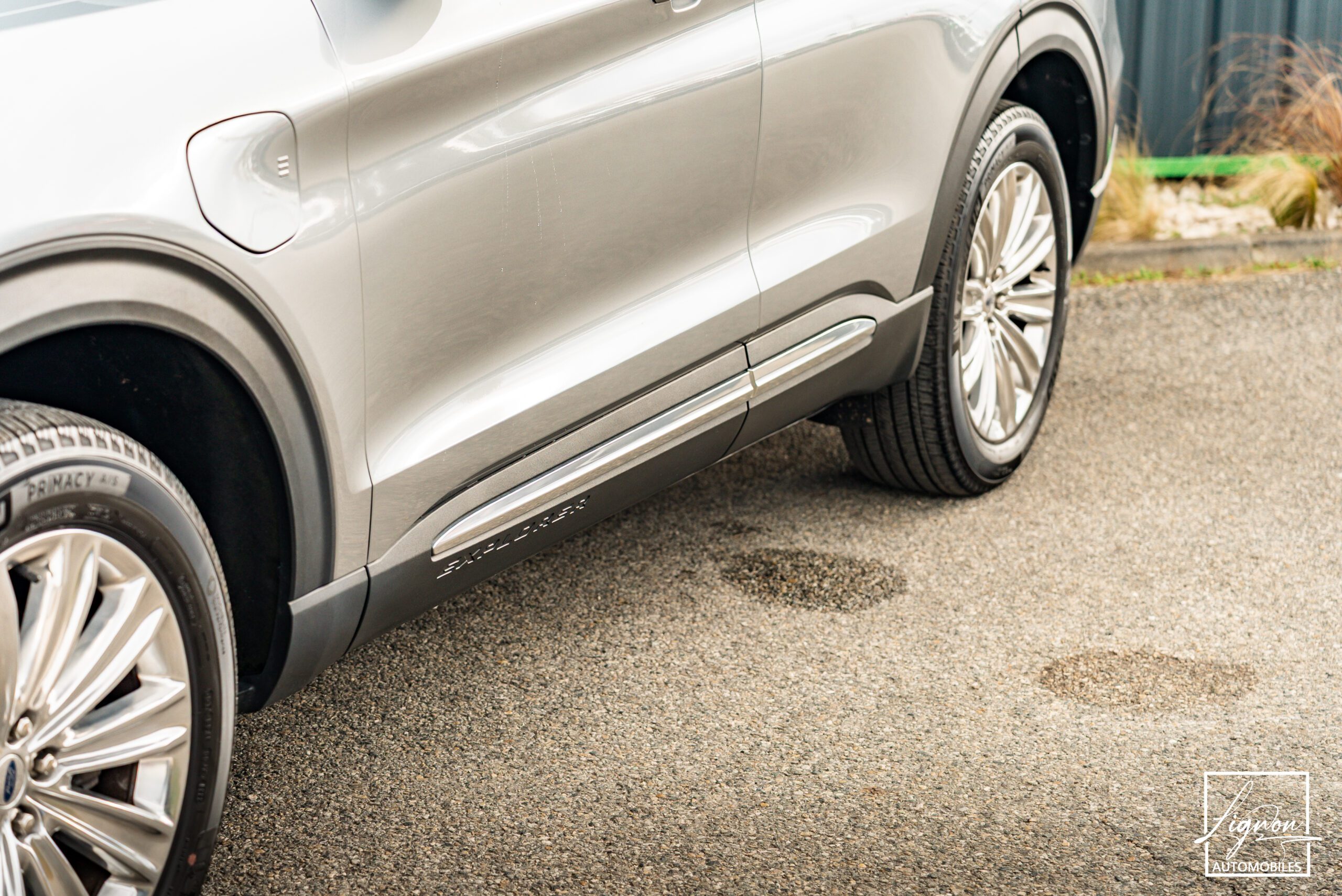 Photo FORD EXPLORER 3.0 ECOBOOST 457 ch Parallel PHEV Platinium i-AWD BVA10 - Attelage