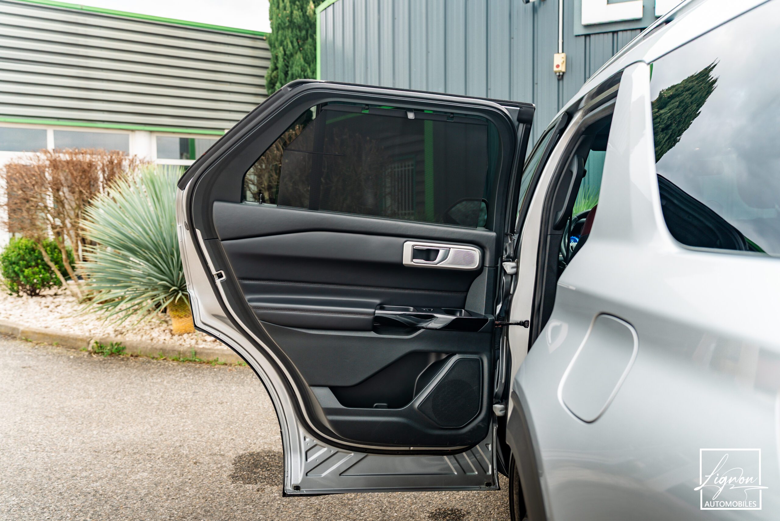 Photo FORD EXPLORER 3.0 ECOBOOST 457 ch Parallel PHEV Platinium i-AWD BVA10 - Attelage