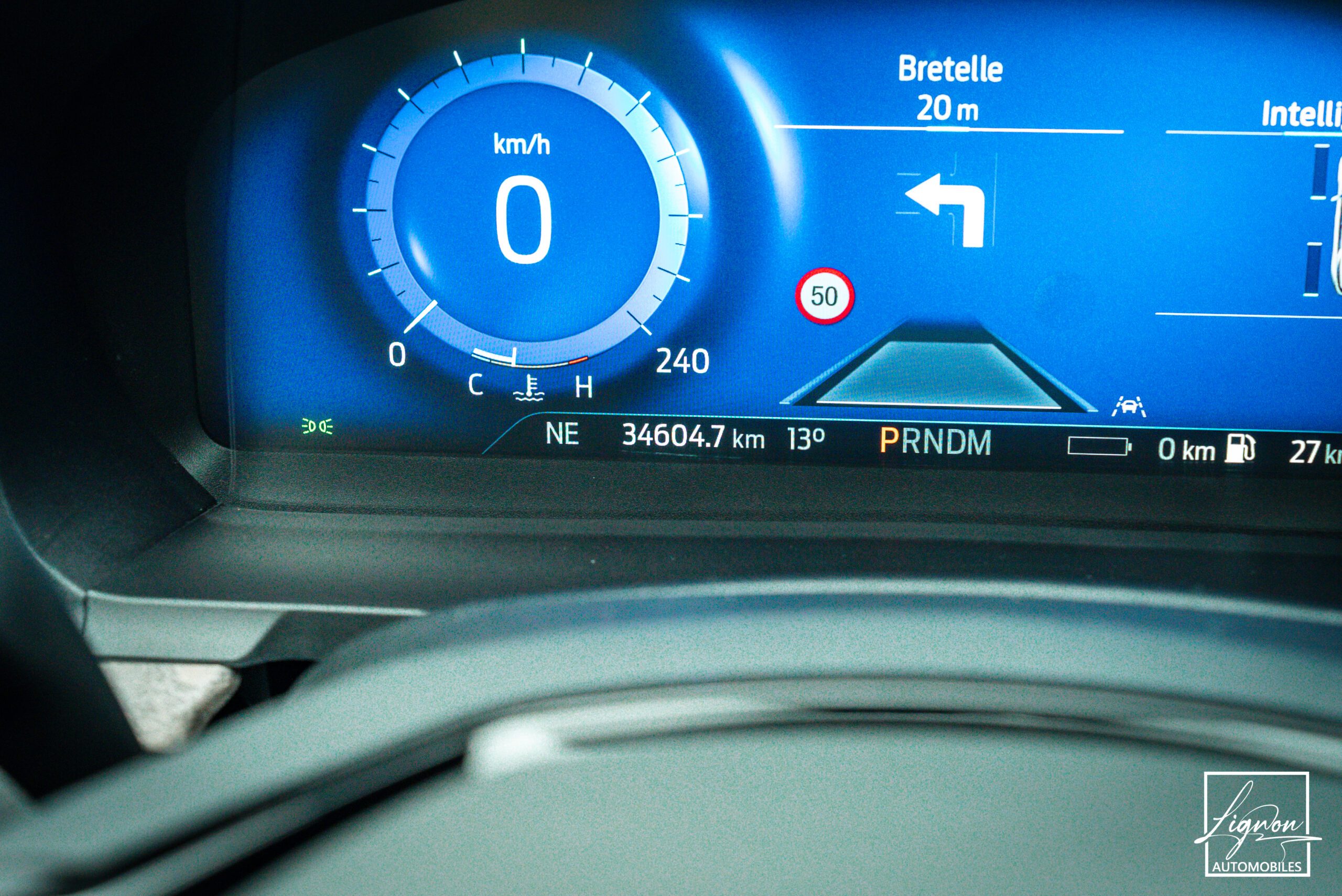 Photo FORD EXPLORER 3.0 ECOBOOST 457 ch Parallel PHEV Platinium i-AWD BVA10 - Attelage