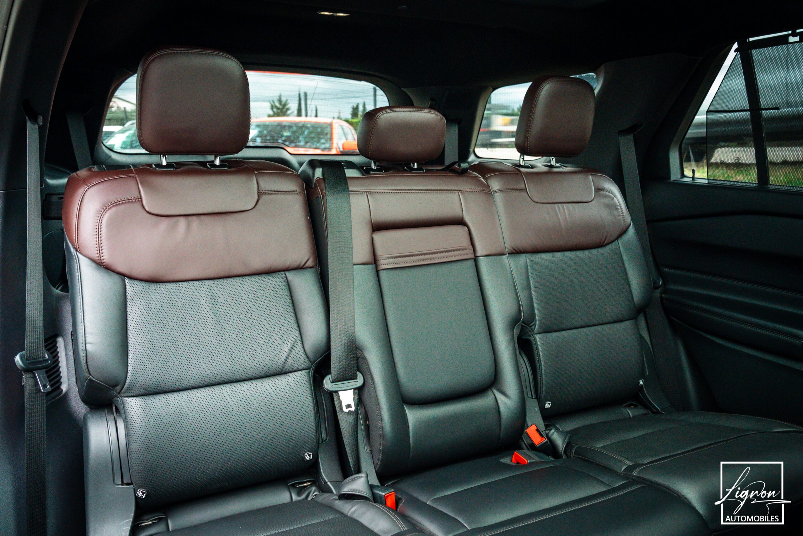 Photo FORD EXPLORER 3.0 ECOBOOST 457 ch Parallel PHEV Platinium i-AWD BVA10 - Attelage