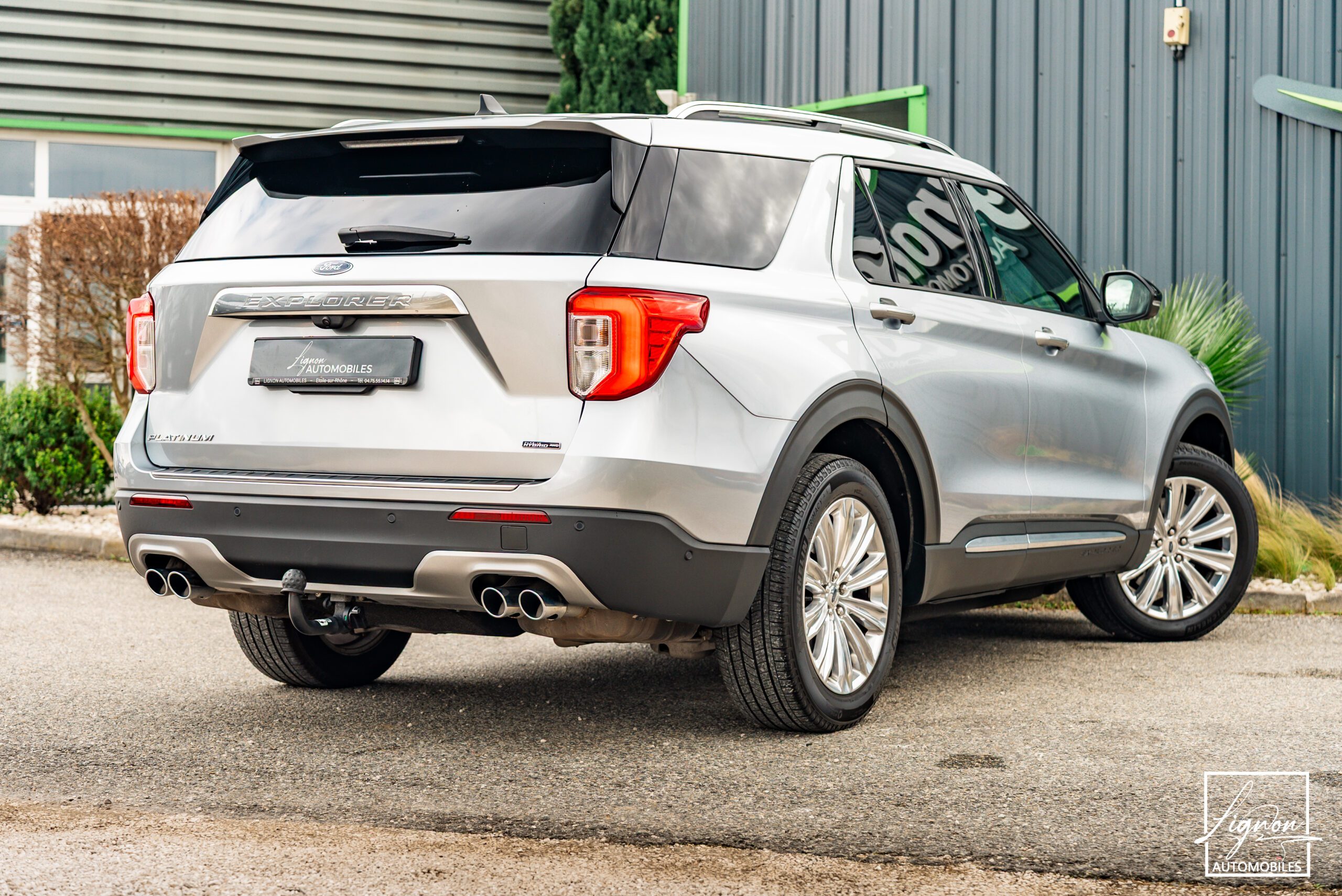Photo FORD EXPLORER 3.0 ECOBOOST 457 ch Parallel PHEV Platinium i-AWD BVA10 - Attelage