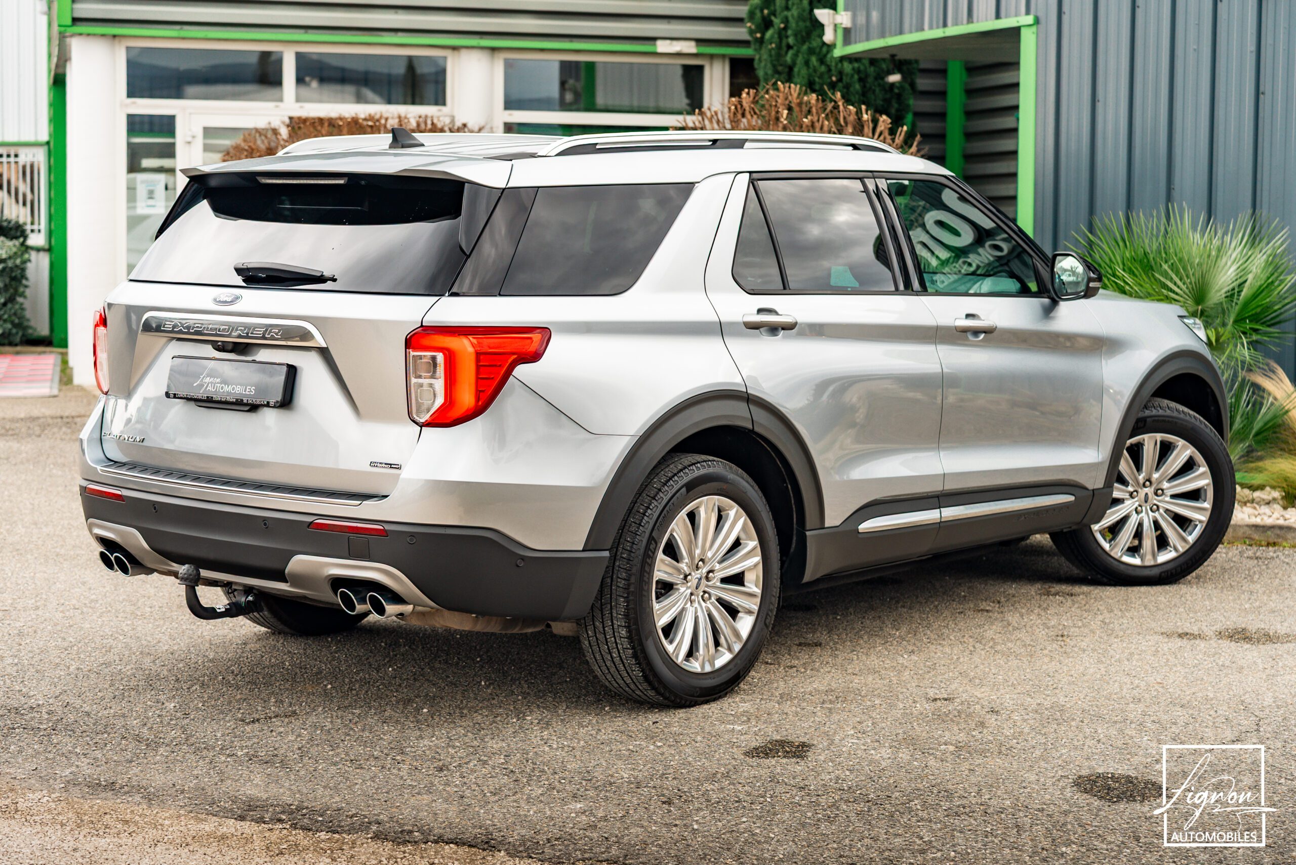 Photo FORD EXPLORER 3.0 ECOBOOST 457 ch Parallel PHEV Platinium i-AWD BVA10 - Attelage