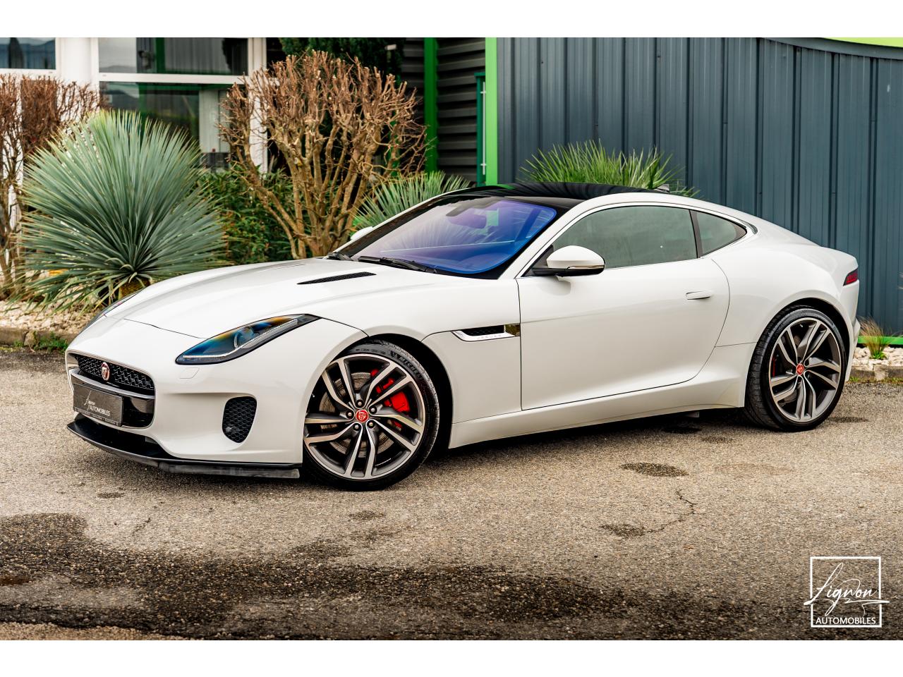 Photo JAGUAR F-TYPE Coupé 340 CH V6 BVA8 - Toit panoramique