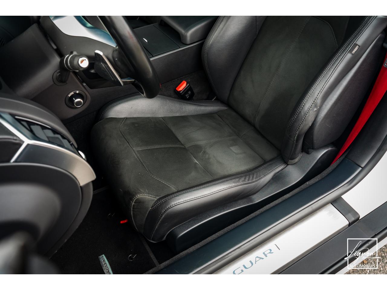 Photo JAGUAR F-TYPE Coupé 340 CH V6 BVA8 - Toit panoramique