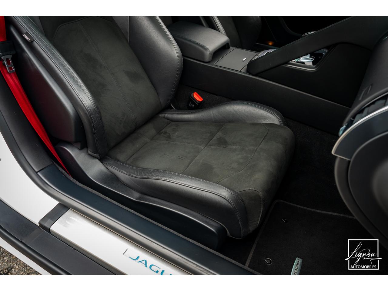 Photo JAGUAR F-TYPE Coupé 340 CH V6 BVA8 - Toit panoramique