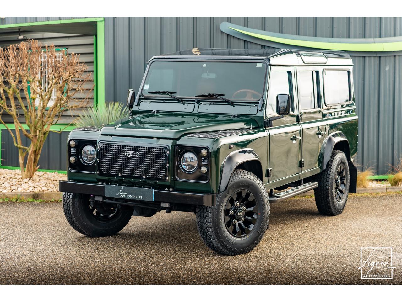 1881 LAND ROVER DEFENDER 110 td5 Station Wagon 9 places Brewster Green
