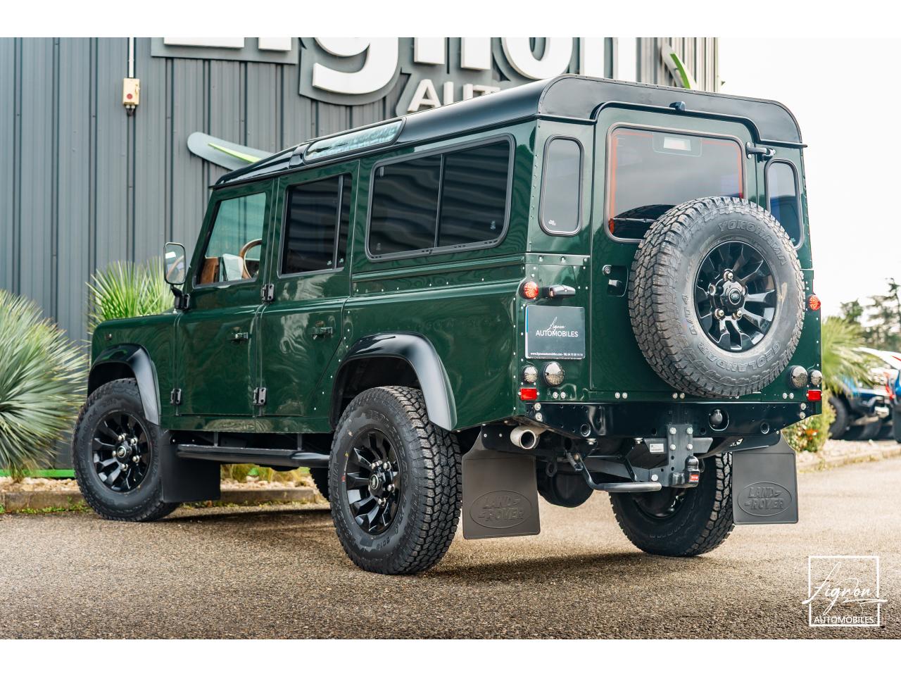 Photo LAND ROVER DEFENDER 110 td5 Station Wagon 9 places Brewster Green