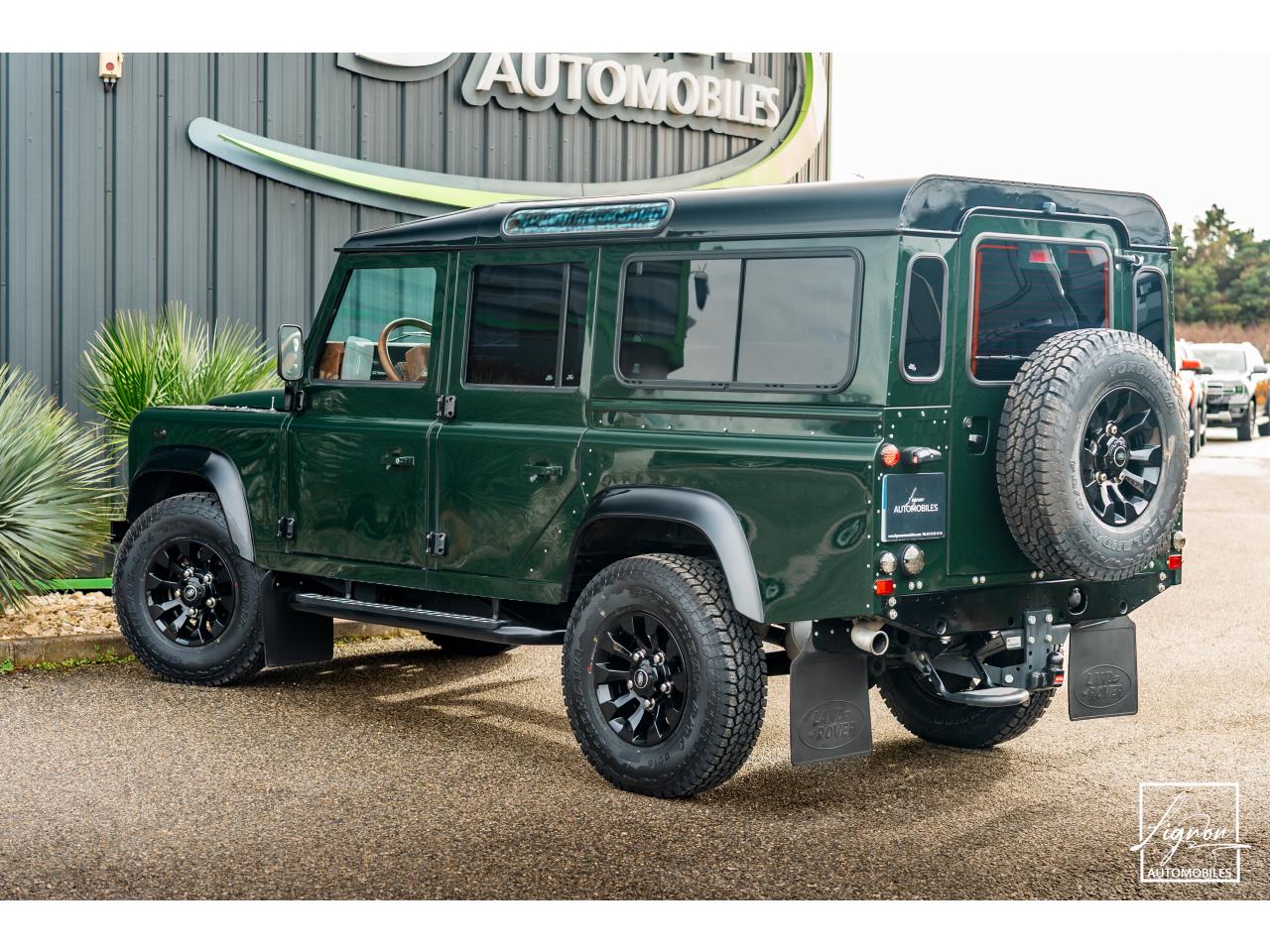 Photo LAND ROVER DEFENDER 110 td5 Station Wagon 9 places Brewster Green