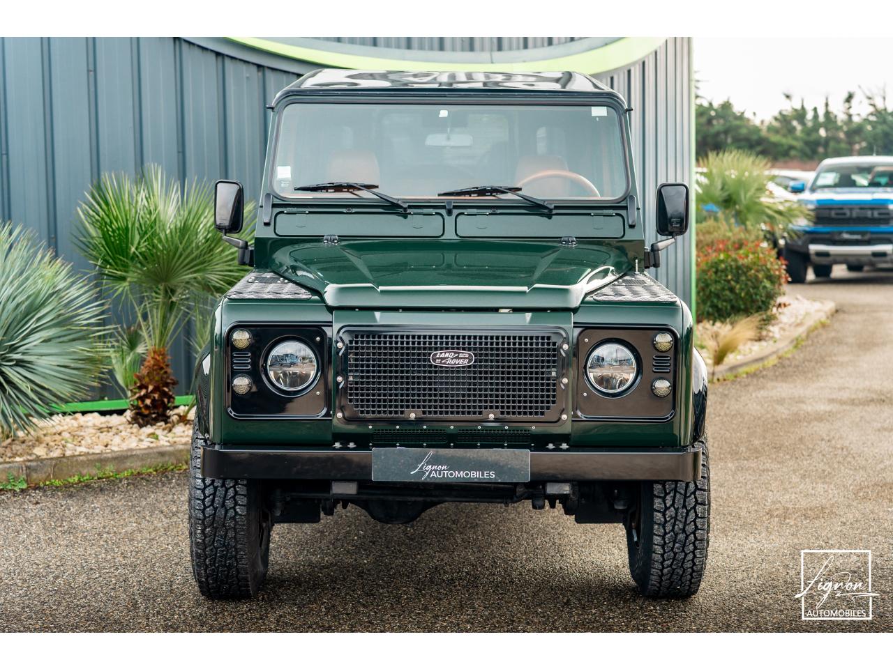 Photo LAND ROVER DEFENDER 110 td5 Station Wagon 9 places Brewster Green