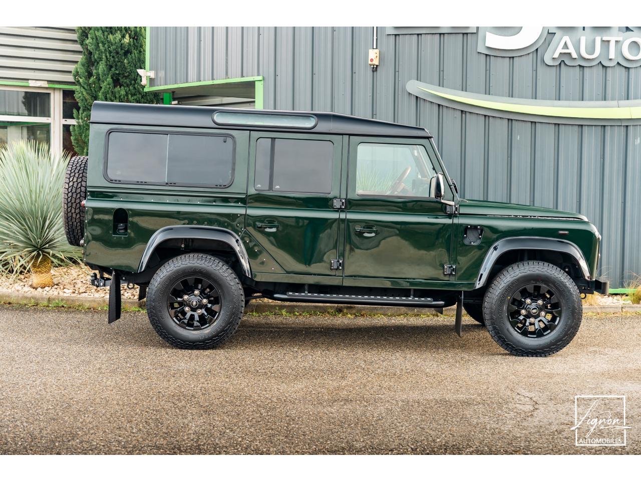 Photo LAND ROVER DEFENDER 110 td5 Station Wagon 9 places Brewster Green