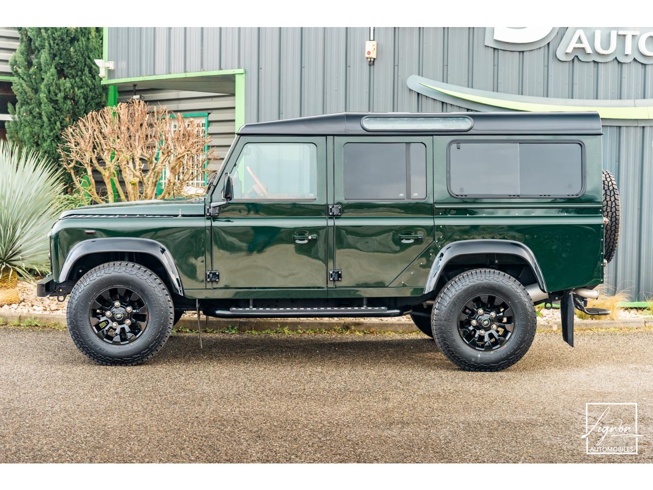 Photo LAND ROVER DEFENDER 110 td5 Station Wagon 9 places Brewster Green