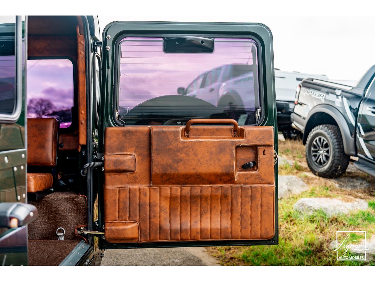 Photo LAND ROVER DEFENDER 110 td5 Station Wagon 9 places Brewster Green