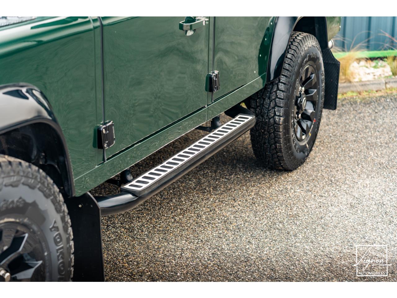 Photo LAND ROVER DEFENDER 110 td5 Station Wagon 9 places Brewster Green