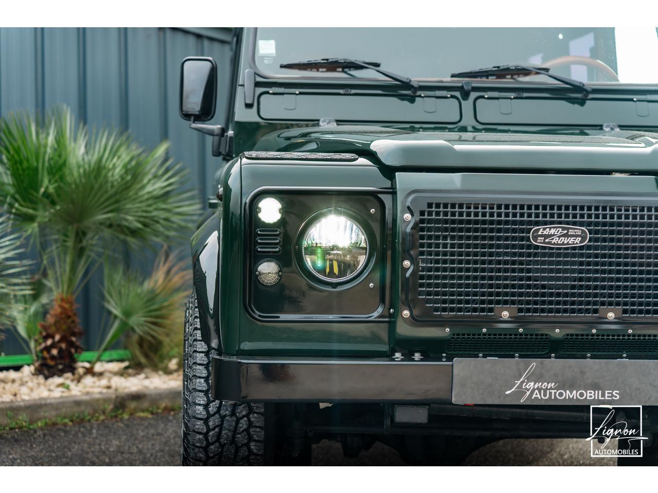 Photo LAND ROVER DEFENDER 110 td5 Station Wagon 9 places Brewster Green