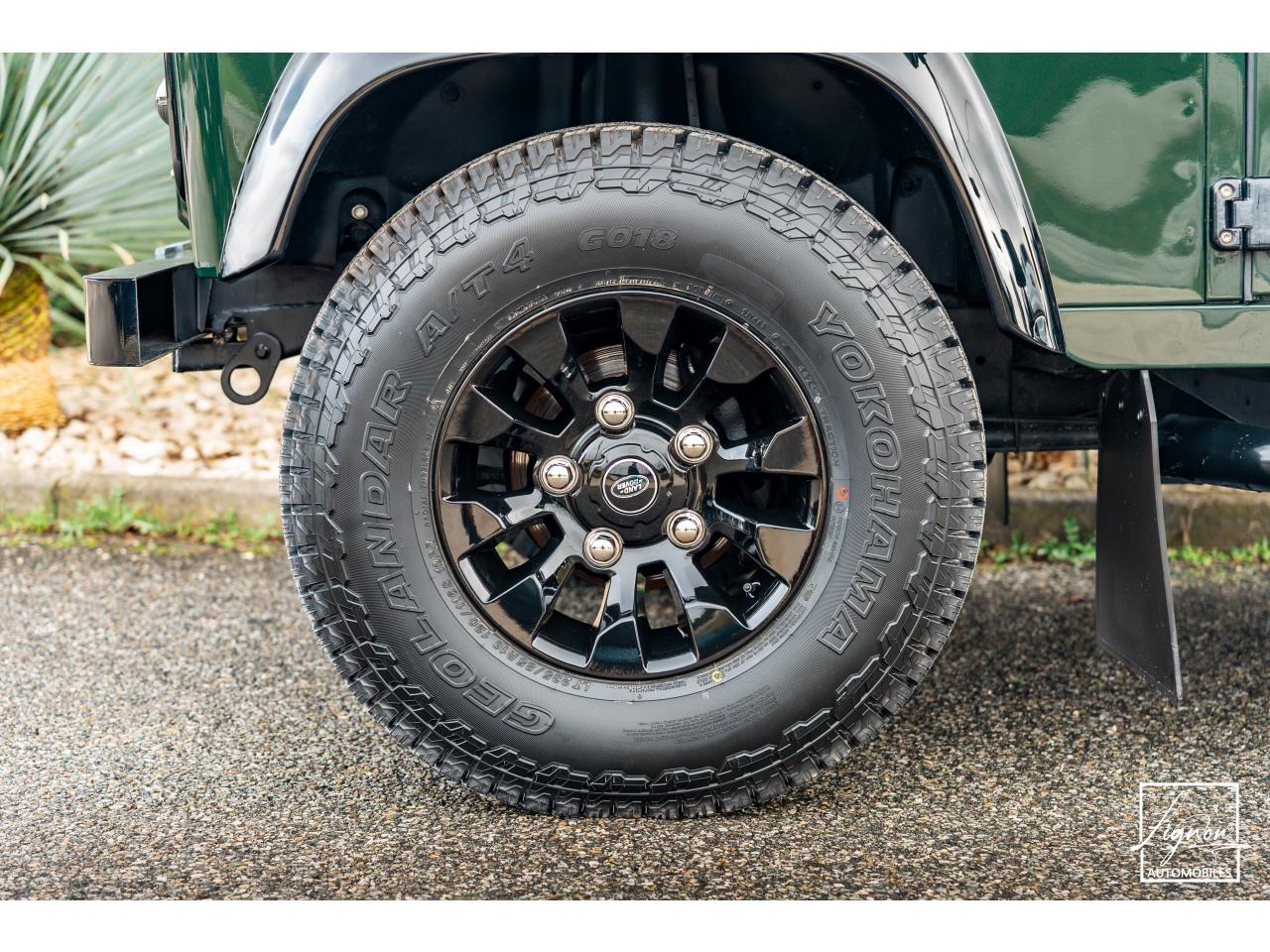 Photo LAND ROVER DEFENDER 110 td5 Station Wagon 9 places Brewster Green