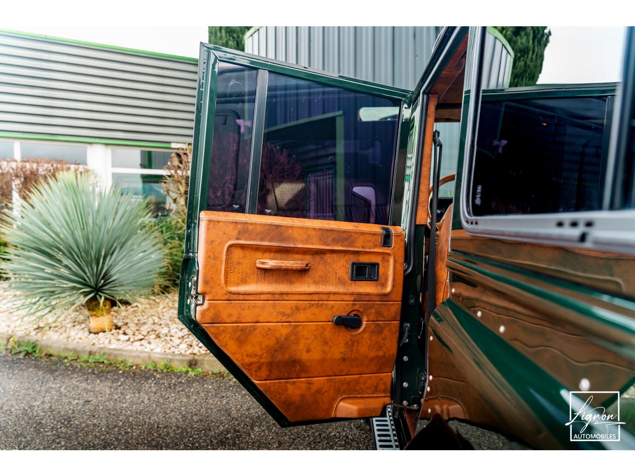Photo LAND ROVER DEFENDER 110 td5 Station Wagon 9 places Brewster Green