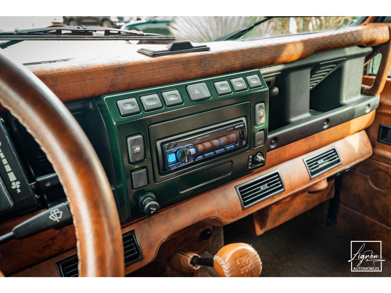 Photo LAND ROVER DEFENDER 110 td5 Station Wagon 9 places Brewster Green
