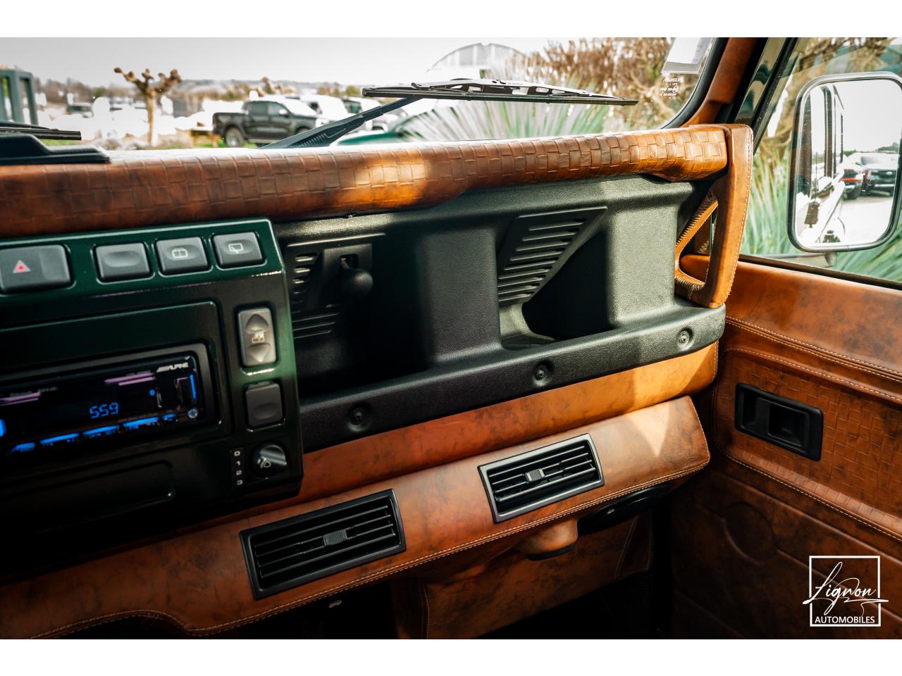 Photo LAND ROVER DEFENDER 110 td5 Station Wagon 9 places Brewster Green
