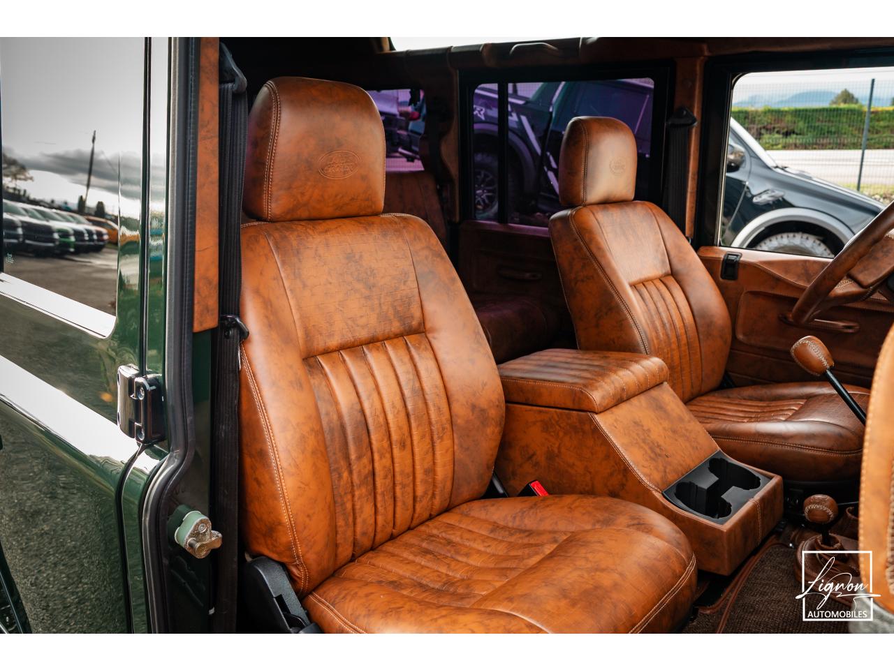 Photo LAND ROVER DEFENDER 110 td5 Station Wagon 9 places Brewster Green