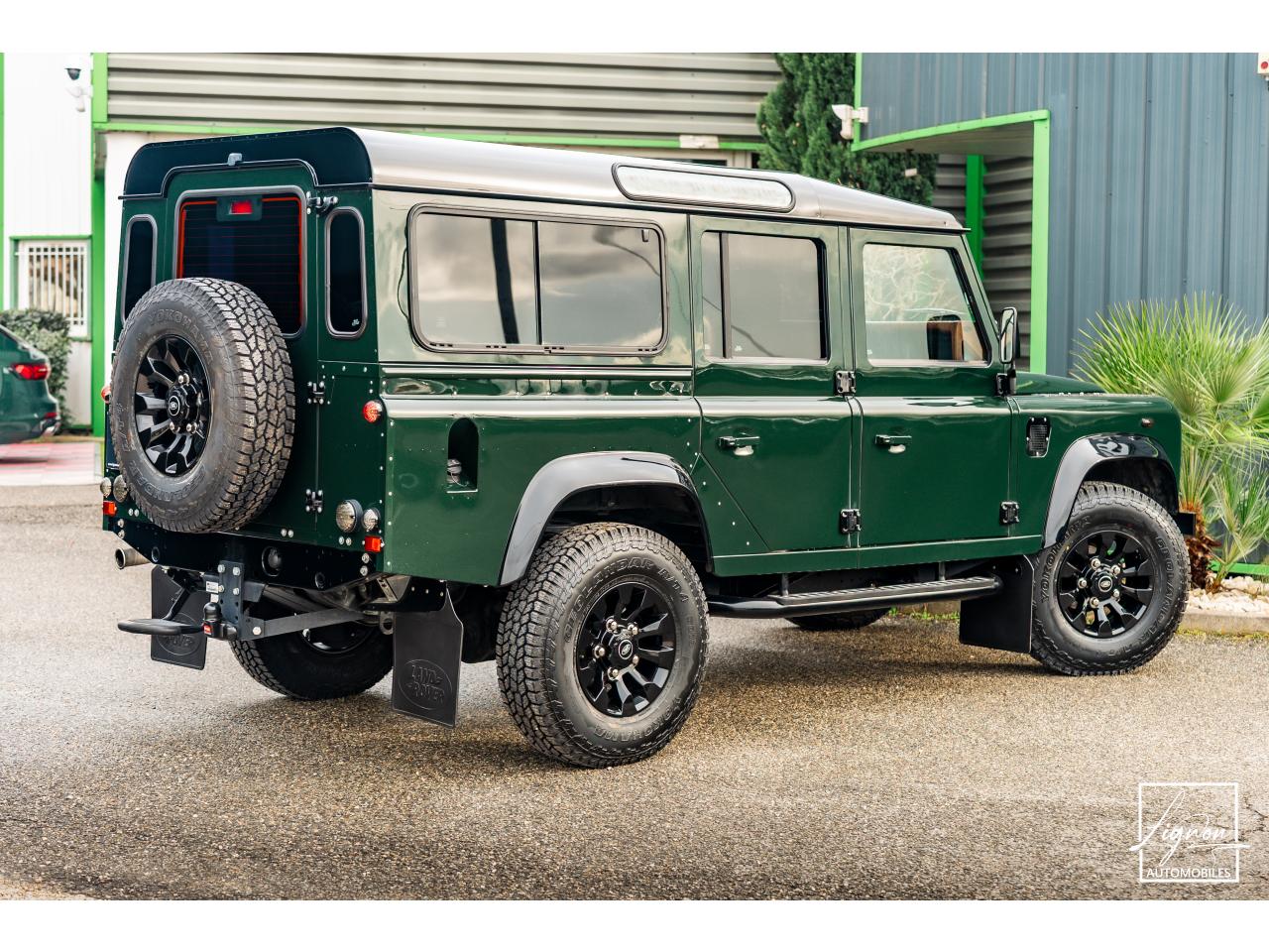 Photo LAND ROVER DEFENDER 110 td5 Station Wagon 9 places Brewster Green