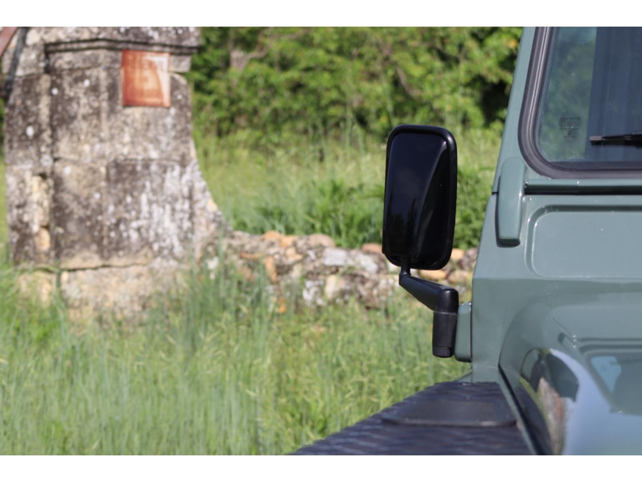 Photo LAND ROVER Defender 110 td4 SW 7 places 