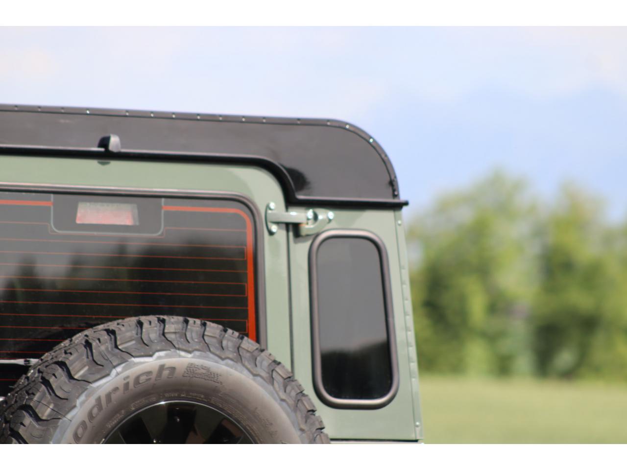 Photo LAND ROVER Defender 110 td4 SW 7 places 