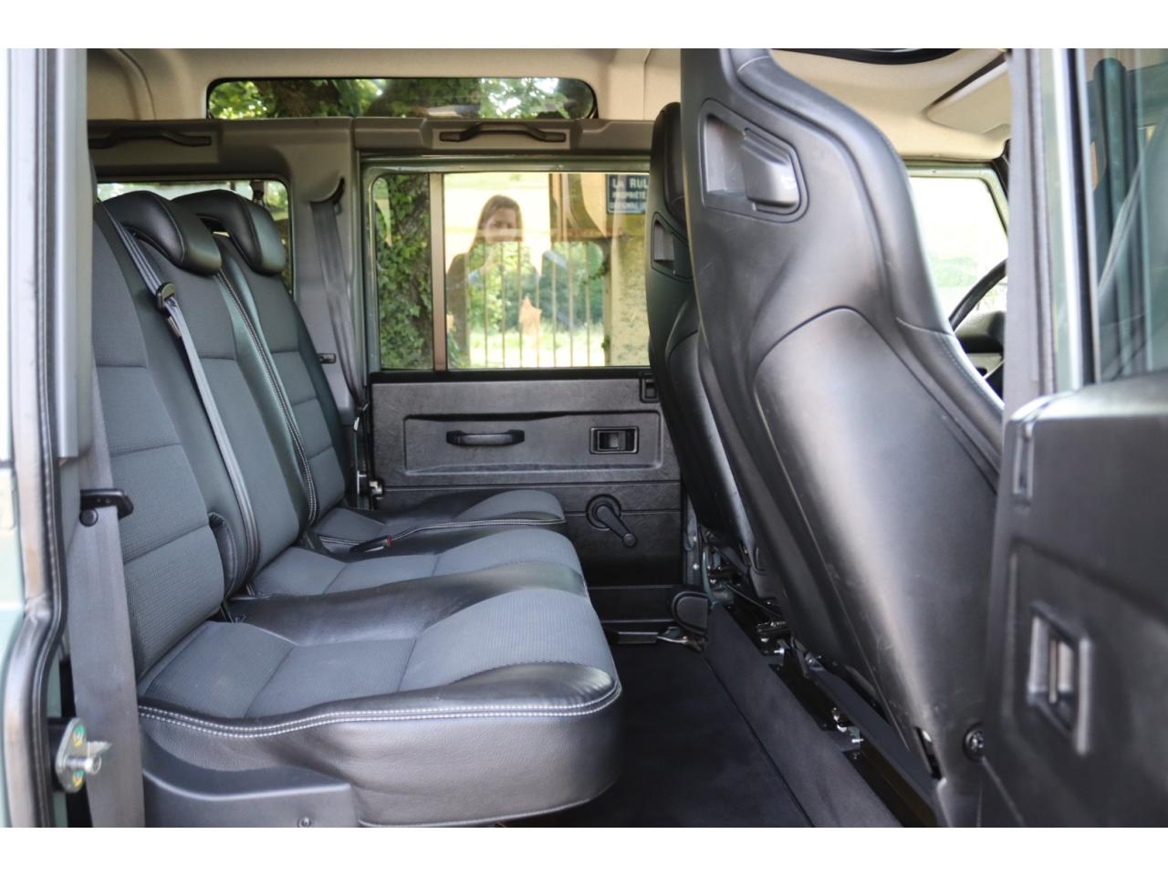 Photo LAND ROVER Defender 110 td4 SW 7 places 