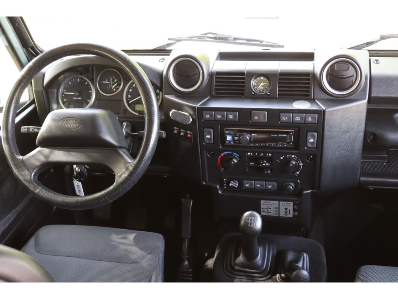 Photo LAND ROVER Defender 110 td4 SW 7 places 