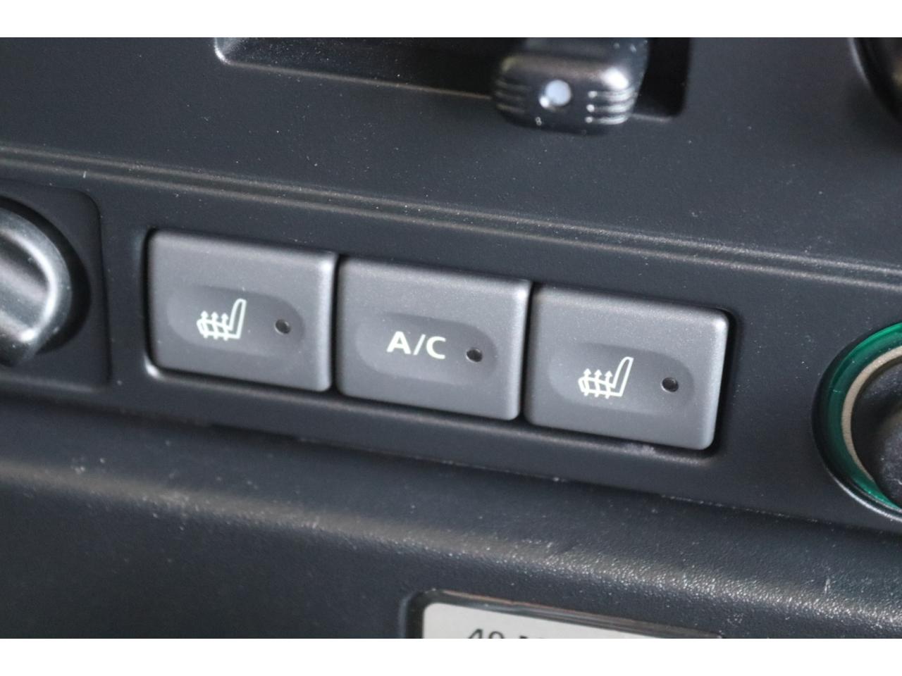 Photo LAND ROVER Defender 110 td4 SW 7 places 