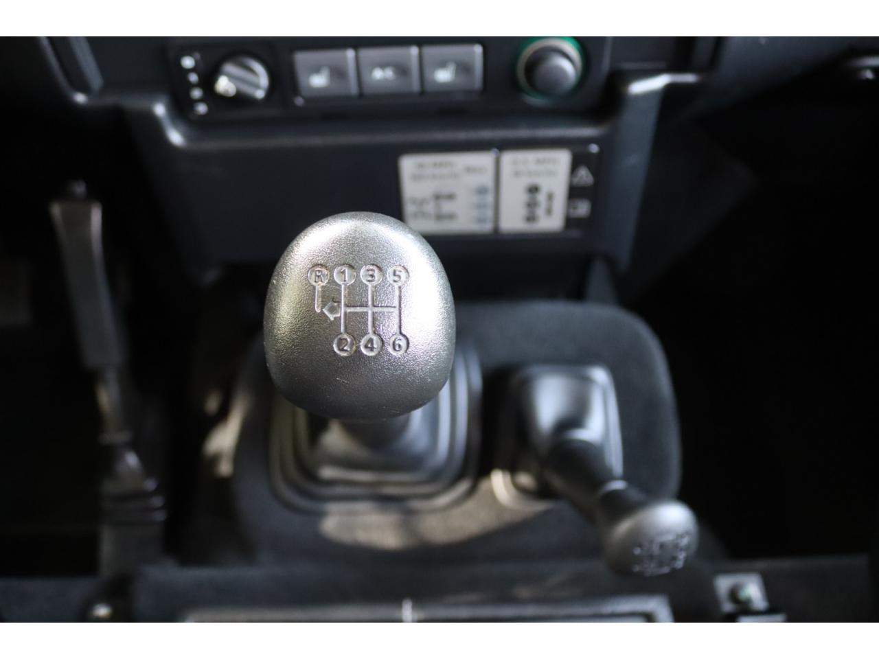 Photo LAND ROVER Defender 110 td4 SW 7 places 