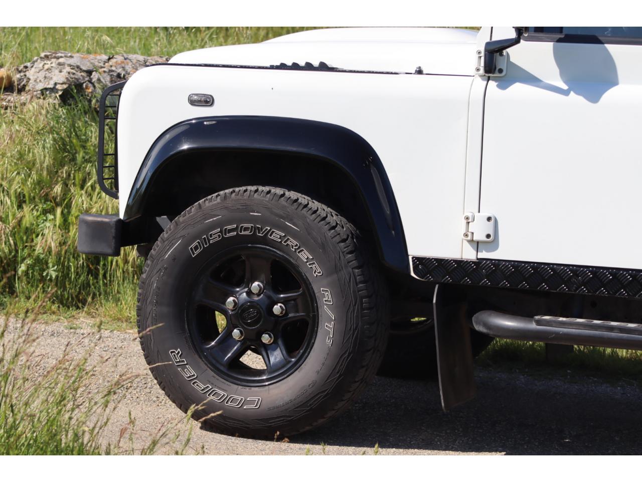 Photo LAND ROVER DEFENDER 90 2.4 SW 4 PLACES
