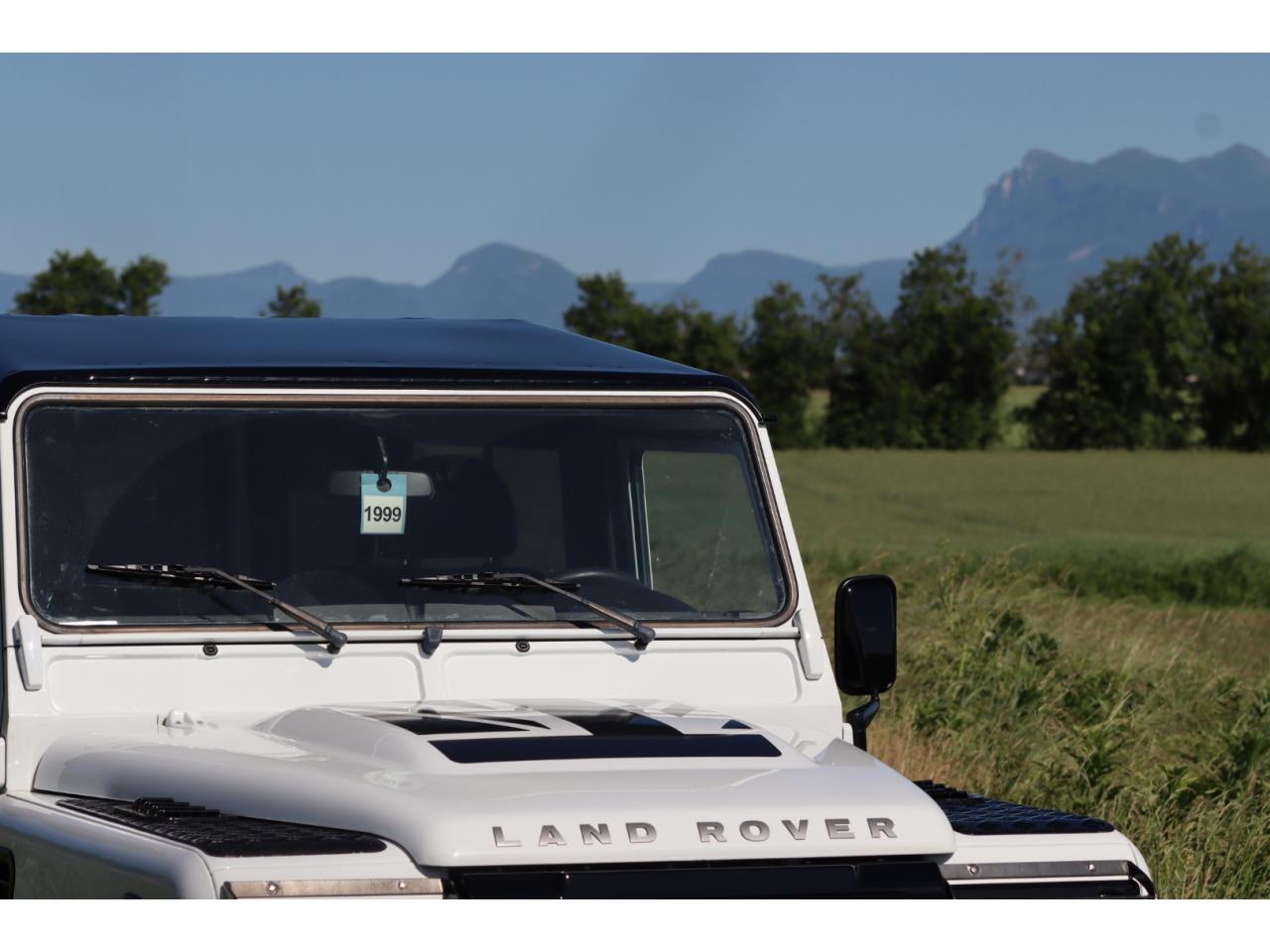 Photo LAND ROVER DEFENDER 90 2.4 SW 4 PLACES
