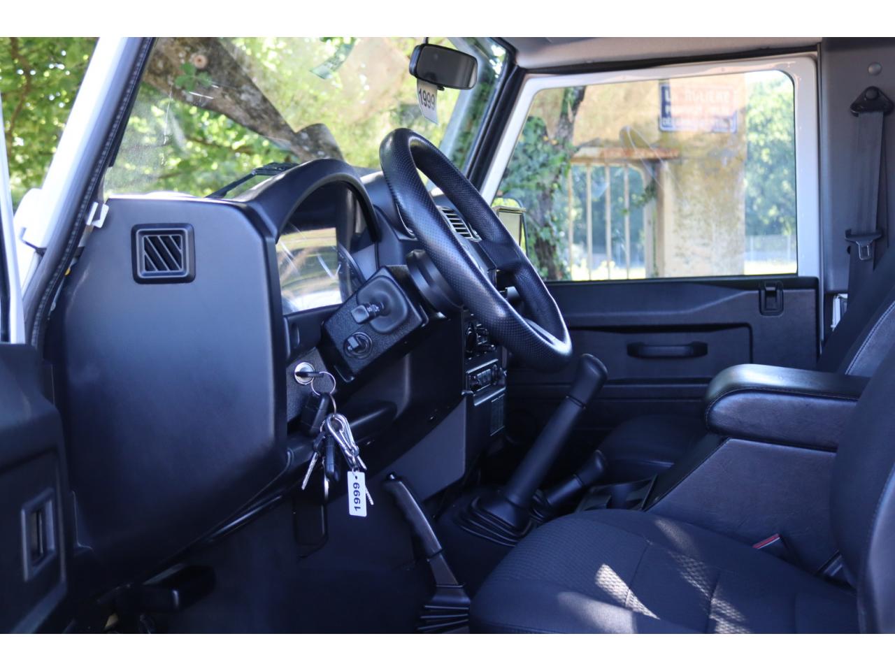 Photo LAND ROVER DEFENDER 90 2.4 SW 4 PLACES