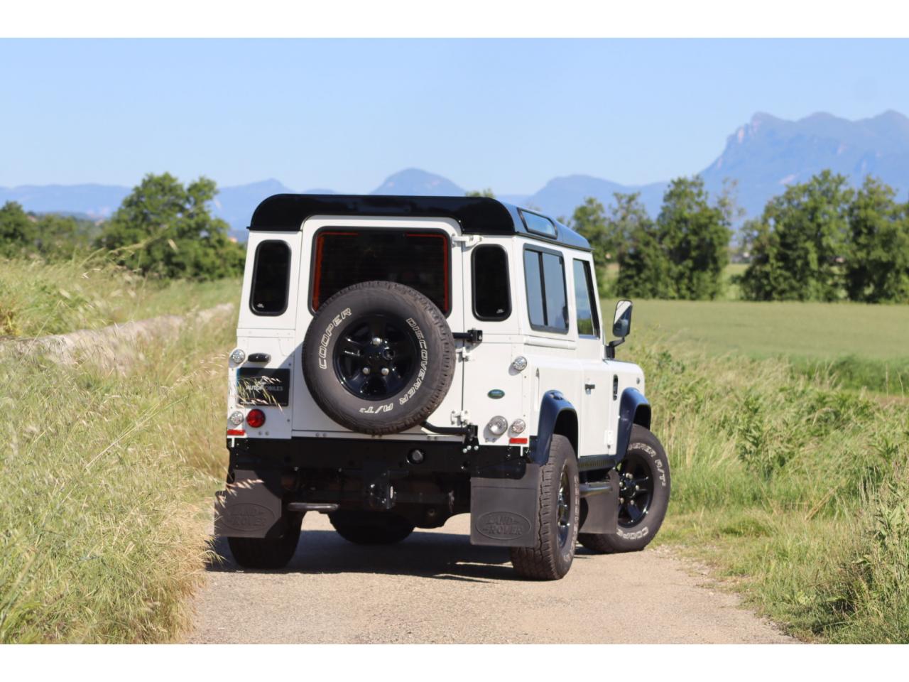 Photo LAND ROVER DEFENDER 90 2.4 SW 4 PLACES