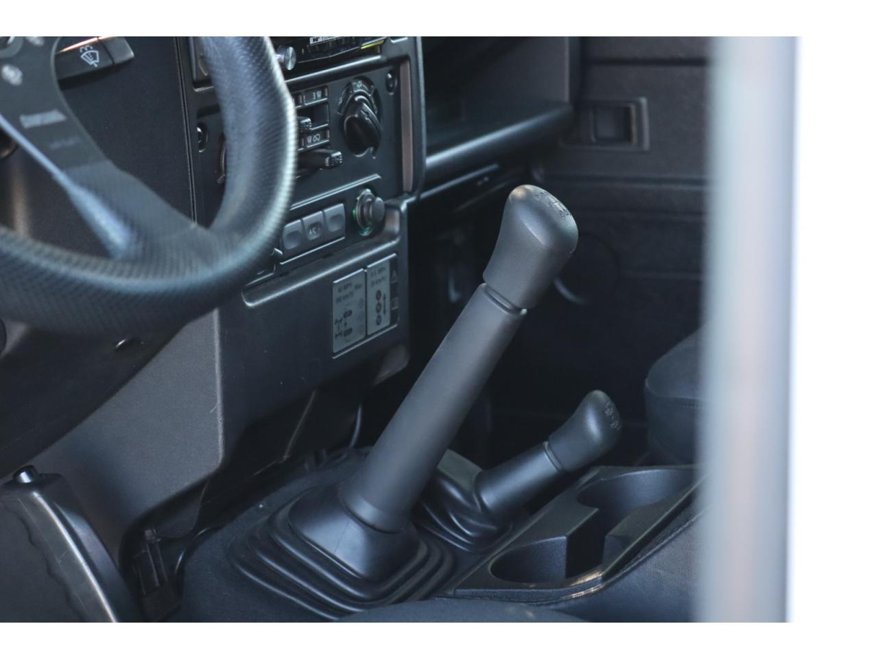 Photo LAND ROVER DEFENDER 90 2.4 SW 4 PLACES