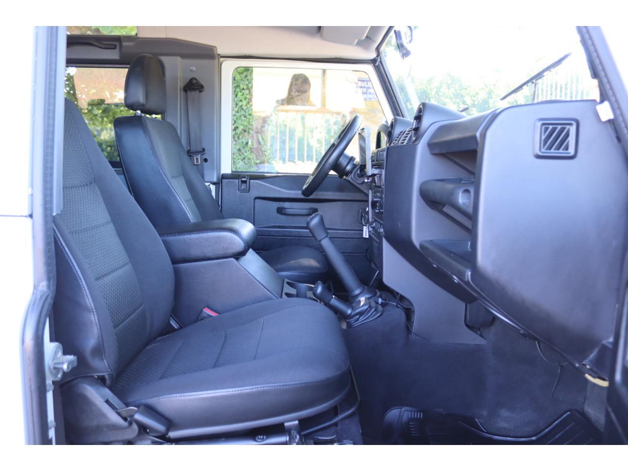 Photo LAND ROVER DEFENDER 90 2.4 SW 4 PLACES