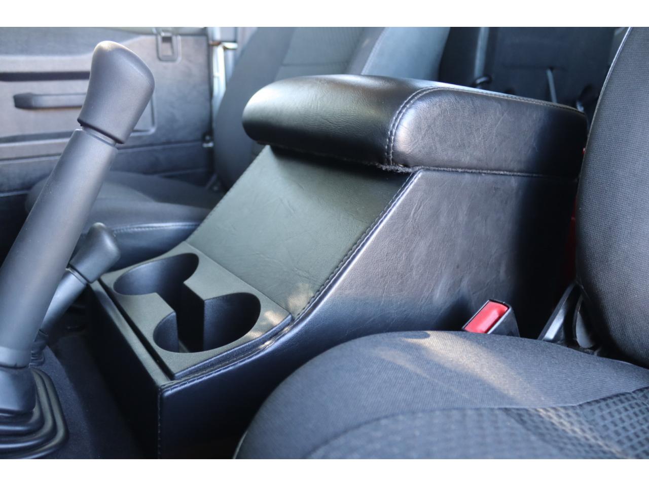Photo LAND ROVER DEFENDER 90 2.4 SW 4 PLACES