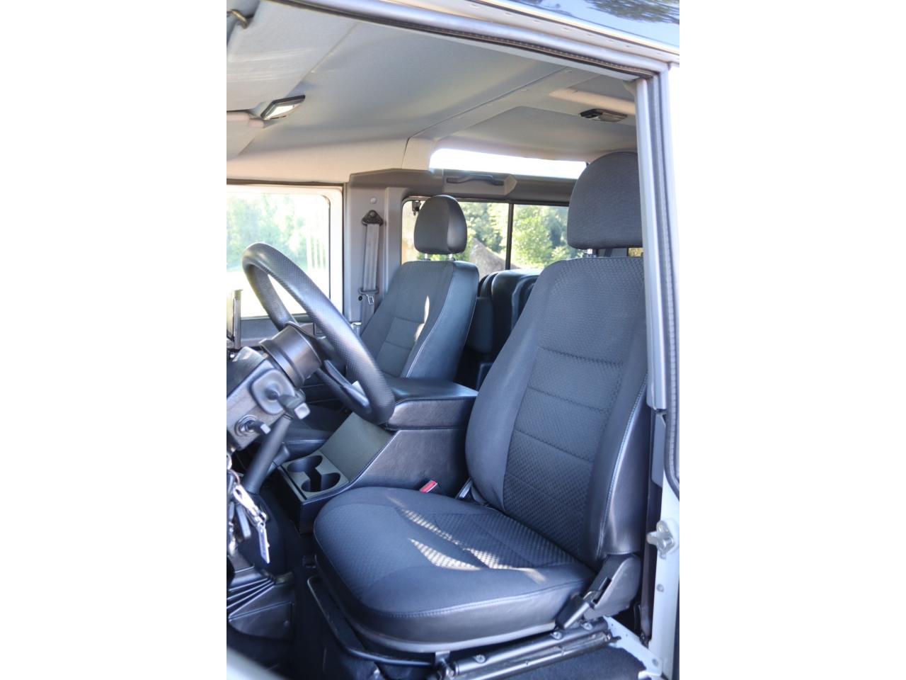 Photo LAND ROVER DEFENDER 90 2.4 SW 4 PLACES