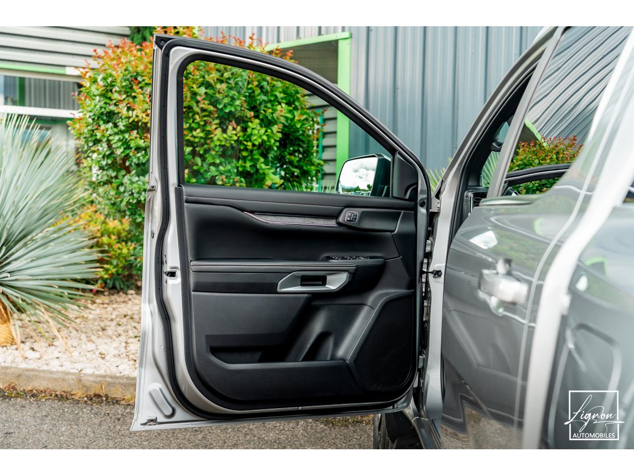 Photo FORD RANGER Platinum Double Cabine 3.0 V6 240 - BVA 2025 - TVA Apparente - Garantie 5 ans