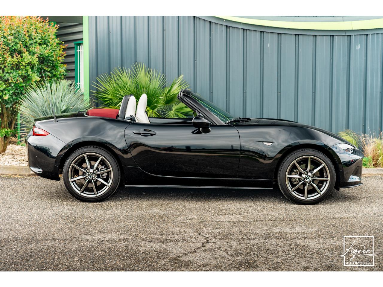Photo MAZDA MX-5 Mazda 2.0 Skyactiv-G 184 ch Roadster Sélection - Cuir Pure White - Seulement 9 900 km