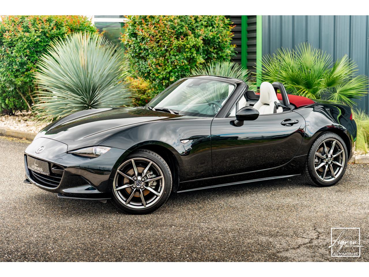 Photo MAZDA MX-5 Mazda 2.0 Skyactiv-G 184 ch Roadster Sélection - Cuir Pure White - Seulement 9 900 km