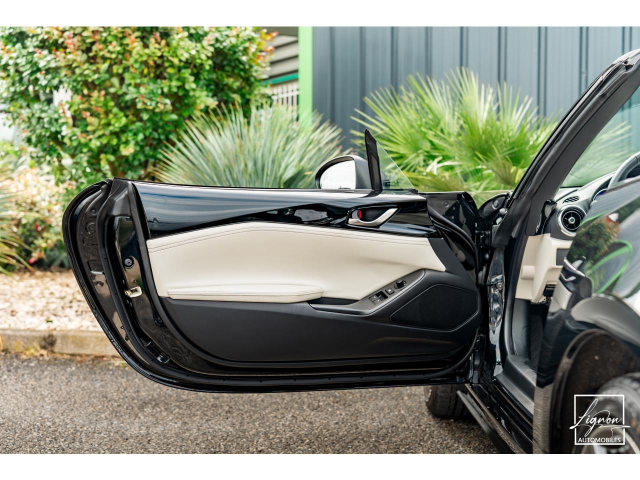 Photo MAZDA MX-5 Mazda 2.0 Skyactiv-G 184 ch Roadster Sélection - Cuir Pure White - Seulement 9 900 km