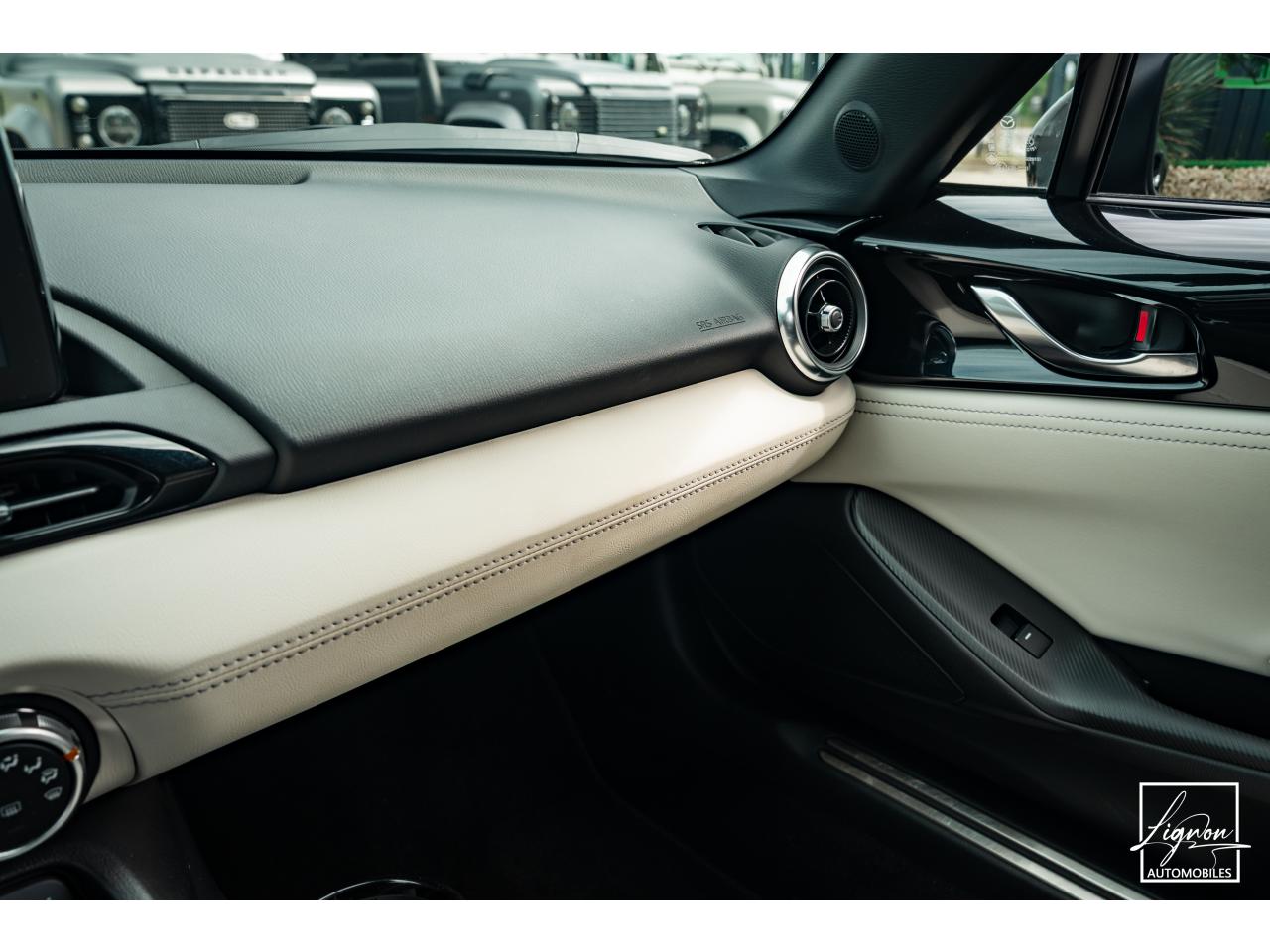 Photo MAZDA MX-5 Mazda 2.0 Skyactiv-G 184 ch Roadster Sélection - Cuir Pure White - Seulement 9 900 km
