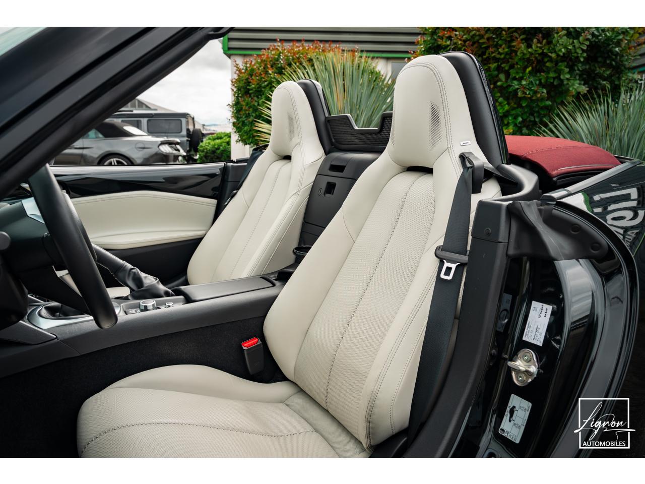 Photo MAZDA MX-5 Mazda 2.0 Skyactiv-G 184 ch Roadster Sélection - Cuir Pure White - Seulement 9 900 km
