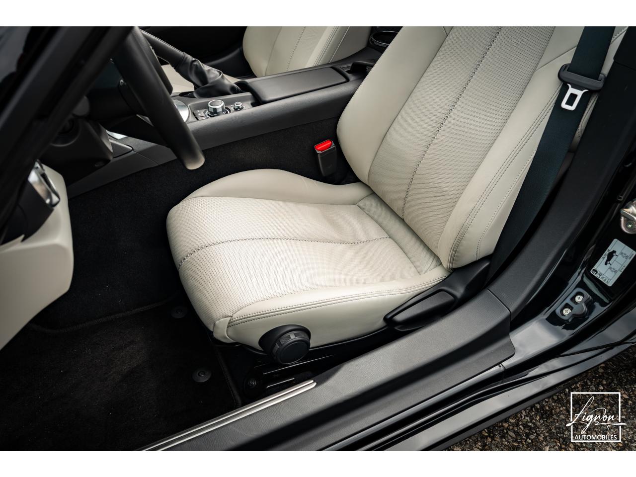 Photo MAZDA MX-5 Mazda 2.0 Skyactiv-G 184 ch Roadster Sélection - Cuir Pure White - Seulement 9 900 km